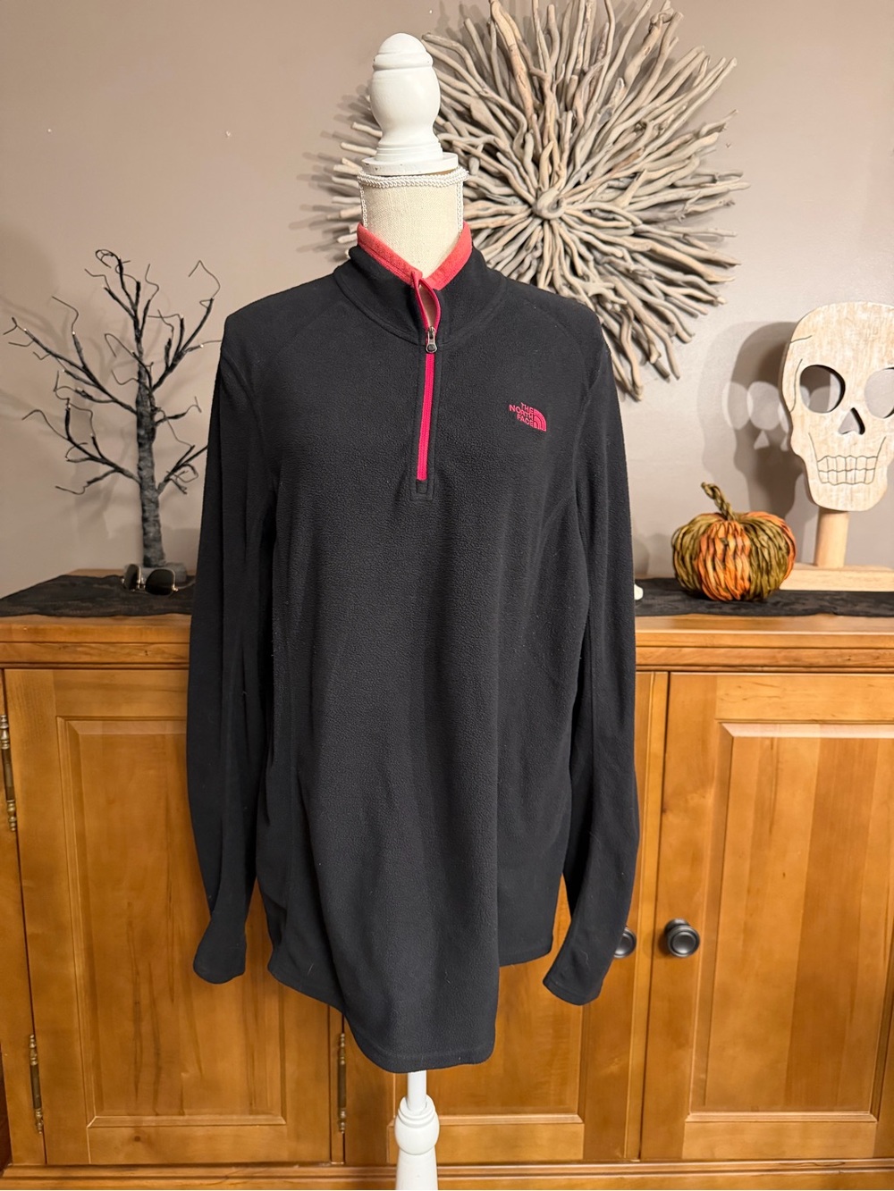 North face 1/2 zip fleece pullover in black and pink